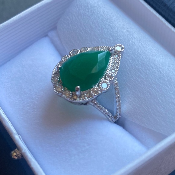 Pear Cut 4.88 ct Emerald Dinner Ring in Sterling Silver size 7.25 - Picture 5 of 16